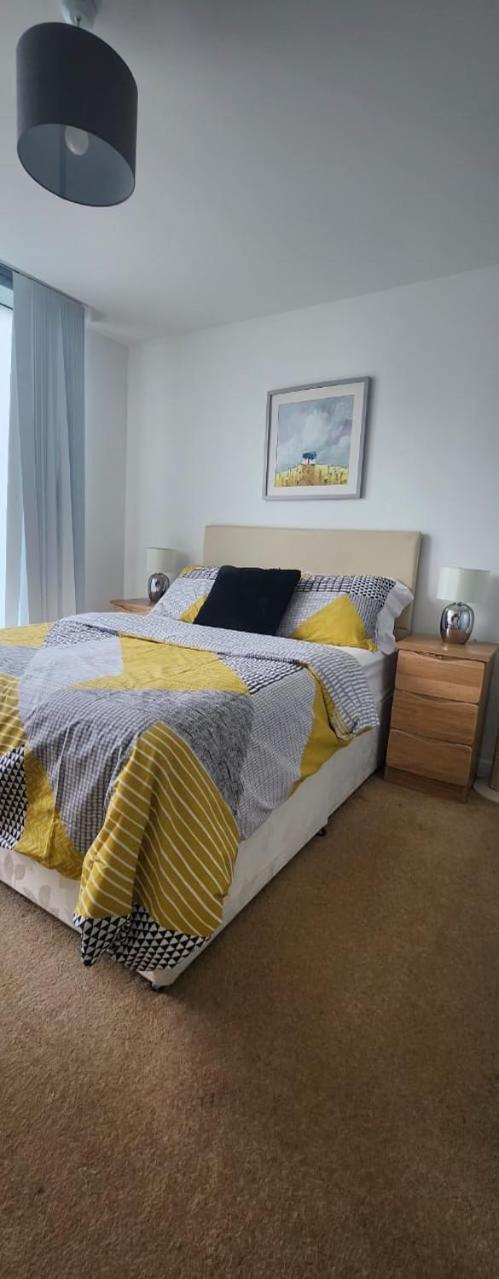 2 Bed Apartment At The Hub Central Milton Keynes Eksteriør bilde