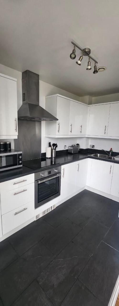 2 Bed Apartment At The Hub Central Milton Keynes Eksteriør bilde