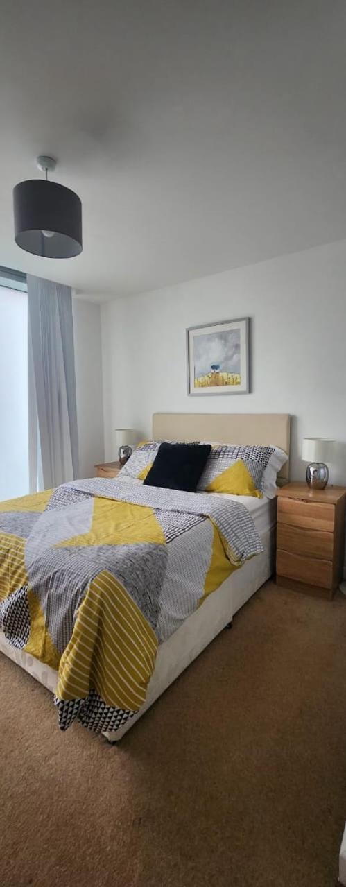 2 Bed Apartment At The Hub Central Milton Keynes Eksteriør bilde