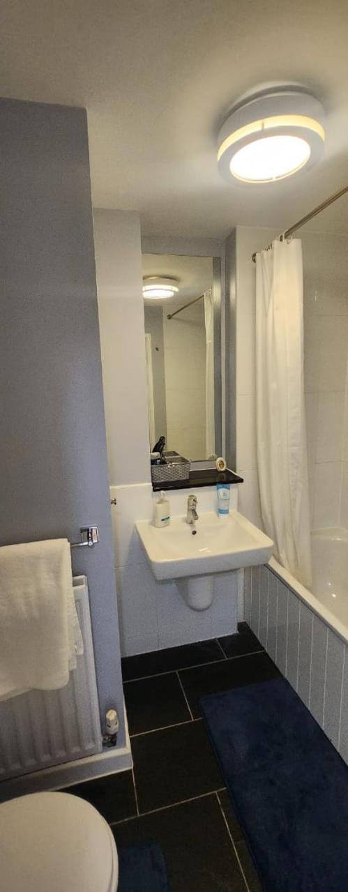 2 Bed Apartment At The Hub Central Milton Keynes Eksteriør bilde